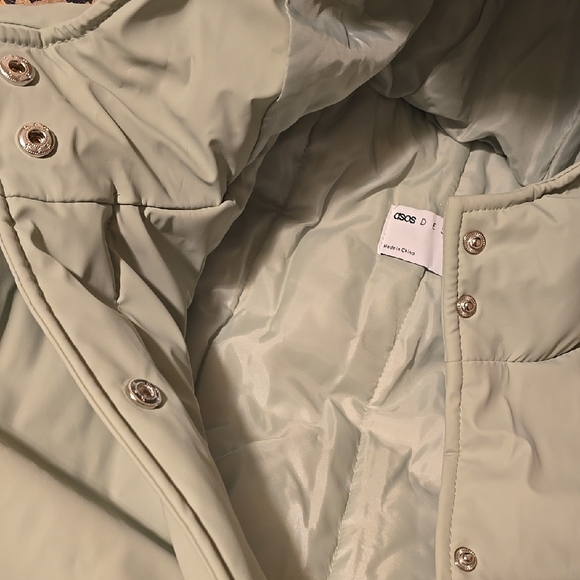 Stylish Hooded Jacket in Light Green - Picture 7 of 9